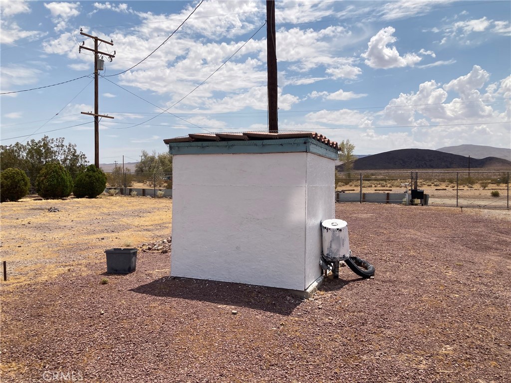 https://media.crmls.org/medias/c2b2f2d1-9a60-407e-8139-6a8e82f2a38f.jpg?preset=X-Large