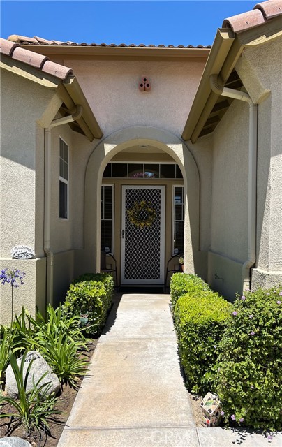 39523 Sierra Madre Drive, Murrieta CA: https://media.crmls.org/medias/c2b308df-59fd-449f-9dc0-9209ea98c320.jpg