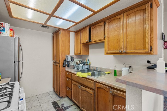 Detail Gallery Image 10 of 30 For 11014 Arminta St #13,  Sun Valley,  CA 91352 - 2 Beds | 2 Baths