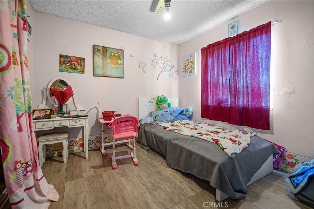 https://media.crmls.org/medias/c2b528b0-12b6-44c5-9d6f-2ea089241508.jpg?preset=X-Large