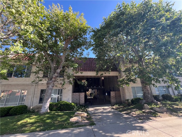 Detail Gallery Image 1 of 11 For 21000 Parthenia St #19,  Canoga Park,  CA 91304 - 1 Beds | 1 Baths