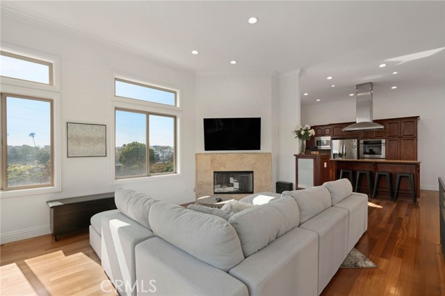 Detail Gallery Image 20 of 43 For 619 10th St, Hermosa Beach,  CA 90254 - 4 Beds | 3/1 Baths
