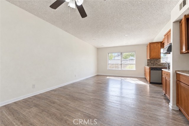 15106 Nordhoff photo 7