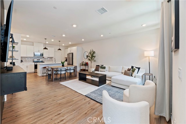 5680 Kate Way, Fontana CA: https://media.crmls.org/medias/c2b59b0e-a5b1-438b-8bdb-c373a332d4cb.jpg