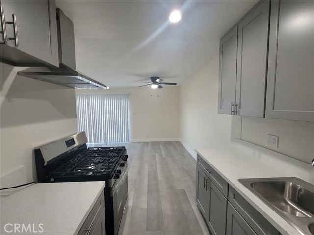 Detail Gallery Image 2 of 29 For 14609 Saticoy St #24,  Van Nuys,  CA 91405 - 2 Beds | 1/1 Baths