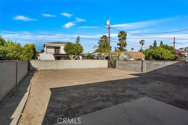 2026 N Evergreen Street, Burbank CA: https://media.crmls.org/medias/c2b7388a-b039-427d-b27e-02d8d656e144.jpg