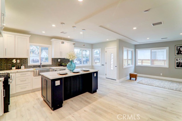 Detail Gallery Image 7 of 19 For 4653 W 137th St, Hawthorne,  CA 90250 - 5 Beds | 3 Baths