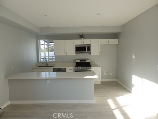 Detail Gallery Image 6 of 15 For 22735 Del Valle St #3,  Woodland Hills,  CA 91364 - 2 Beds | 1 Baths