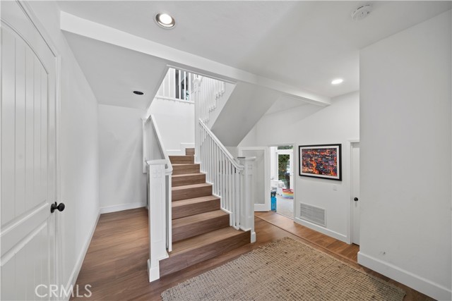 Detail Gallery Image 6 of 70 For 1044 Noria St, Laguna Beach,  CA 92651 - 4 Beds | 3/1 Baths
