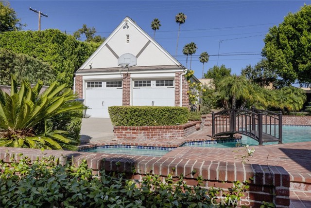 1640 Ard Eevin Avenue, Glendale CA: https://media.crmls.org/medias/c2bb7047-4520-4f8c-b758-fad20967f147.jpg