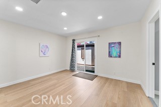 Detail Gallery Image 11 of 12 For 5123 Noble Ave, Sherman Oaks,  CA 91403 - 3 Beds | 4 Baths