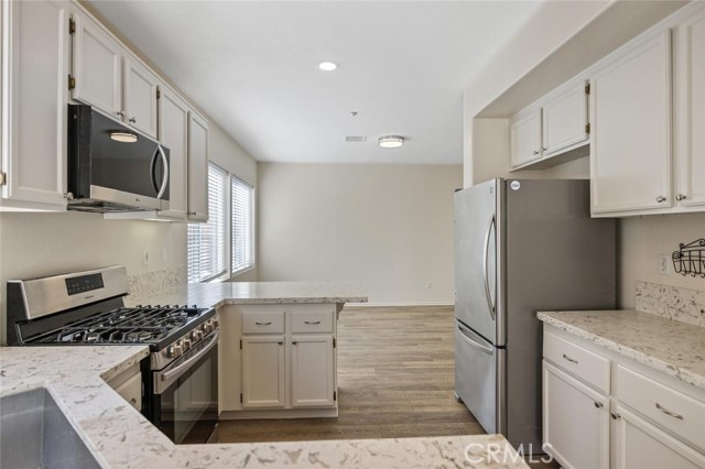 Detail Gallery Image 13 of 43 For 1868 Day Lily Ln, Simi Valley,  CA 93065 - 3 Beds | 2/1 Baths