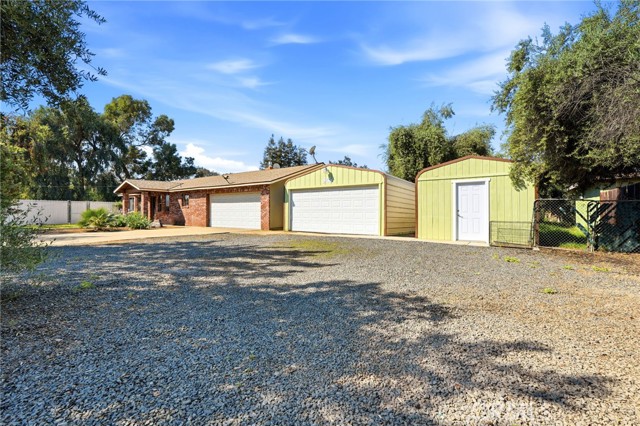 Detail Gallery Image 8 of 68 For 24053 Road 212, Lindsay,  CA 93247 - 3 Beds | 2 Baths