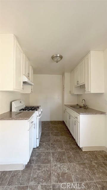 Detail Gallery Image 3 of 17 For 640 Ward St #4,  La Habra,  CA 90631 - 2 Beds | 1 Baths