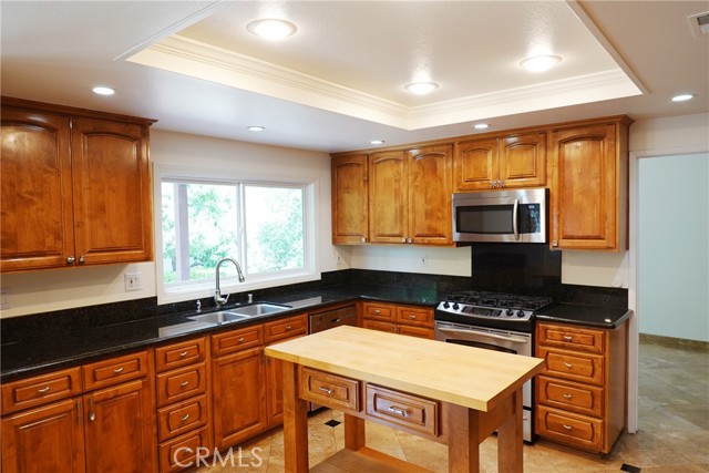 Detail Gallery Image 16 of 39 For 6232 Hesperia Ave, Encino,  CA 91316 - 3 Beds | 2/1 Baths
