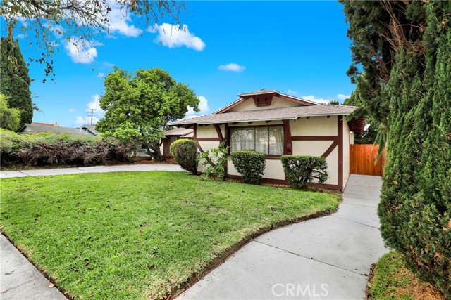 Detail Gallery Image 3 of 32 For 2218 Lewis St, Santa Ana,  CA 92706 - 3 Beds | 2 Baths