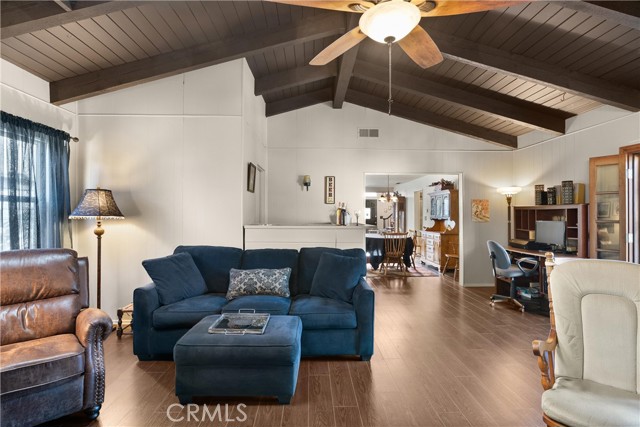 14432 Elmhurst Cir, Huntington Beach CA: https://media.crmls.org/medias/c2bf269f-03d8-4bfa-97a7-49f4d865fc23.jpg
