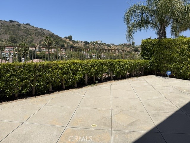 https://media.crmls.org/medias/c2bf8b96-a0f0-4836-bb66-2d31319a670d.jpg?preset=X-Large