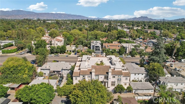 5635 Woodman Avenue, Van Nuys CA: https://media.crmls.org/medias/c2c13135-f2e3-4c9a-9b20-77250d7ca254.jpg