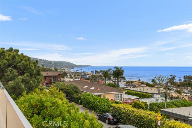 Detail Gallery Image 3 of 48 For 365 Heather Pl, Laguna Beach,  CA 92651 - 5 Beds | 4 Baths