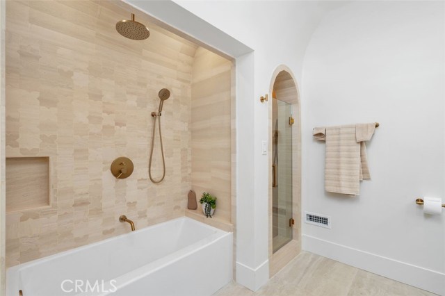 6373 W 6TH Street, Los Angeles CA: https://media.crmls.org/medias/c2c25fe9-f7d2-47b1-b422-a80c632d5e5d.jpg
