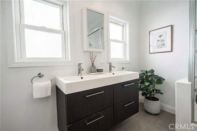 Detail Gallery Image 40 of 46 For 108 Roycroft Ave, Long Beach,  CA 90803 - 4 Beds | 3/1 Baths