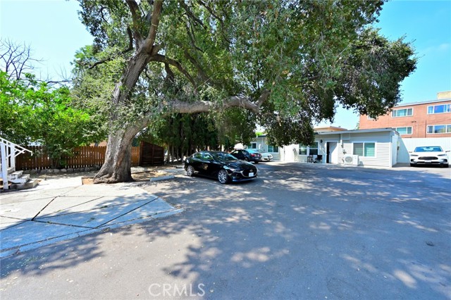 405 409 N Euclid Avenue, Pasadena CA: https://media.crmls.org/medias/c2c3518f-7fe2-46c9-9059-3f3af1d851b9.jpg