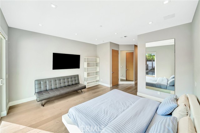 5622 Katherine, Sherman Oaks CA: https://media.crmls.org/medias/c2c3bad7-ca6c-48b2-a580-7d3f29ecf789.jpg