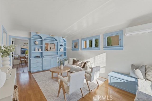 Image 4 of 50 For 3327 Hollydale Dr.