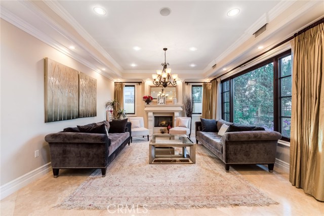 Detail Gallery Image 13 of 52 For 12530 Collins St, Valley Glen,  CA 91607 - 6 Beds | 5/1 Baths