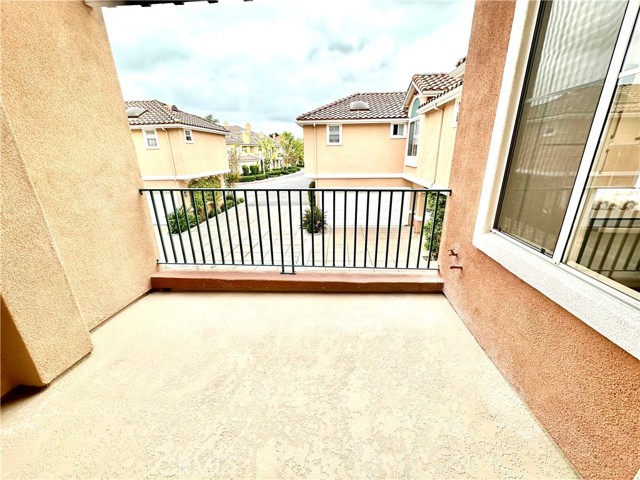 505 Marinella Aisle, Irvine CA: https://media.crmls.org/medias/c2c6ca1e-315b-4579-ab51-387a54b4fc93.jpg