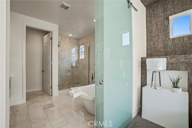 Detail Gallery Image 22 of 40 For 12695 Sandhill Ln #3,  Playa Vista,  CA 90094 - 3 Beds | 2/1 Baths