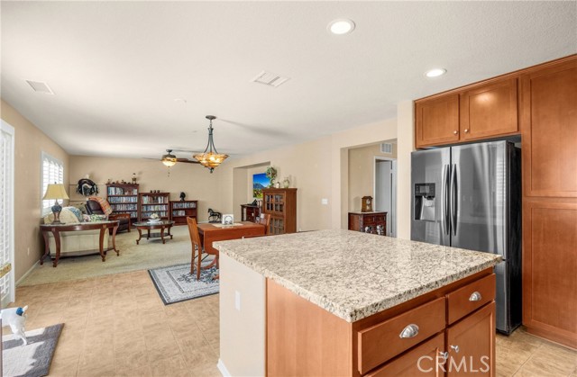 425 Gilia Street, Hemet CA: https://media.crmls.org/medias/c2c923c4-b2d2-4d43-8f9a-6782c7d69233.jpg