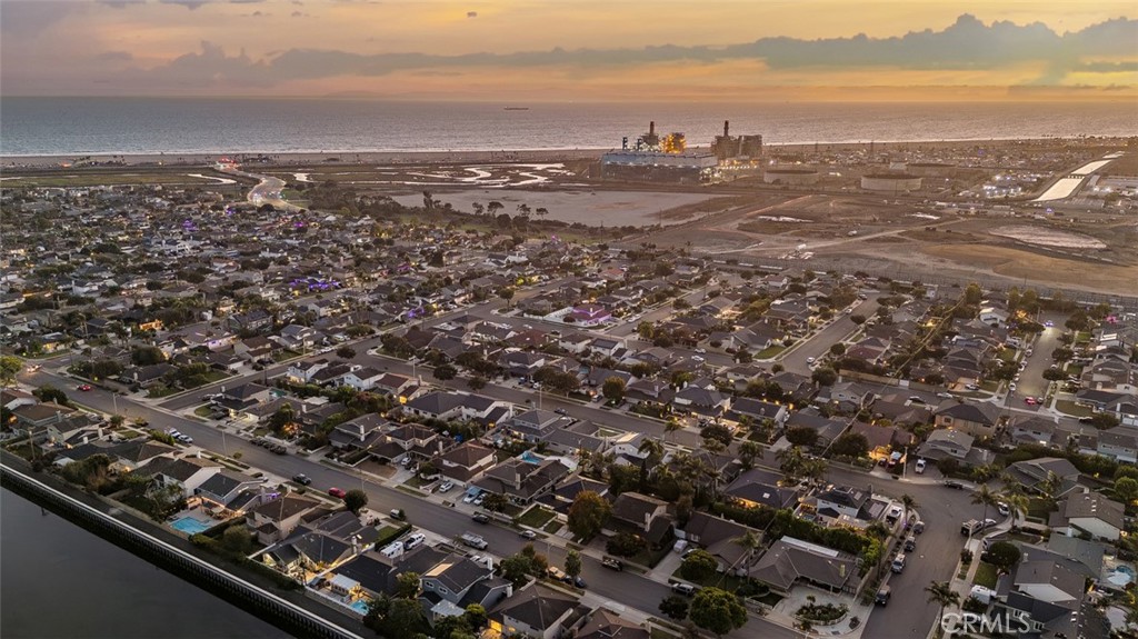 https://media.crmls.org/medias/c2ca2533-b7aa-450a-8777-9e5aab922c8c.jpg?preset=X-Large