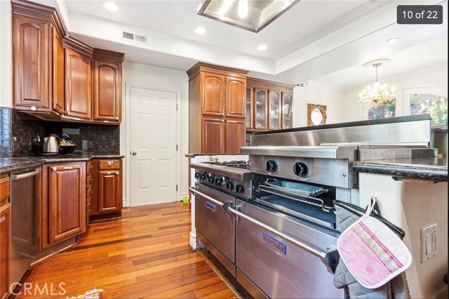 Detail Gallery Image 9 of 18 For 4755 Vanalden, Tarzana,  CA 91356 - 6 Beds | 5 Baths