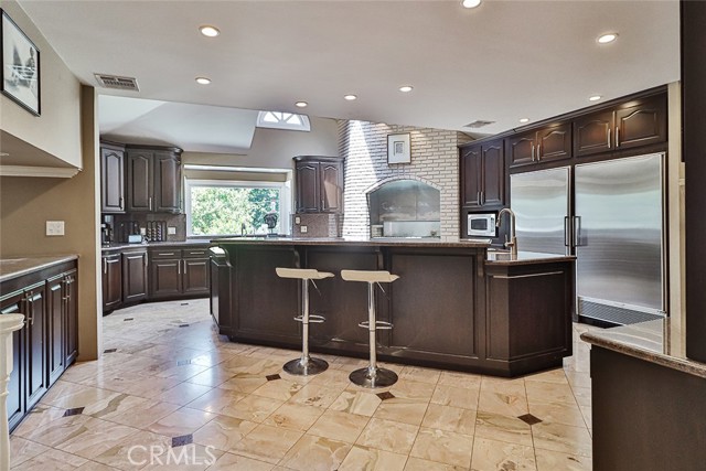 Detail Gallery Image 15 of 74 For 17141 Superior St, Northridge,  CA 91325 - 6 Beds | 4 Baths