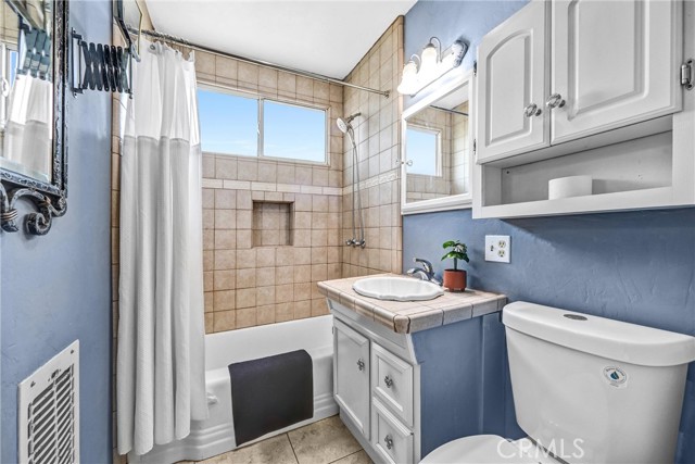 2451 Graydon Avenue, Monrovia CA: https://media.crmls.org/medias/c2caed55-e180-4775-a0c7-faf7c2ea7c21.jpg