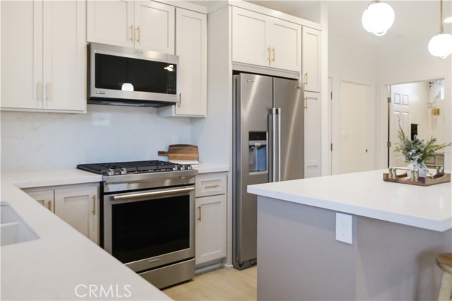 Detail Gallery Image 10 of 36 For 215 E 2nd St a,  San Dimas,  CA 91773 - 2 Beds | 2 Baths