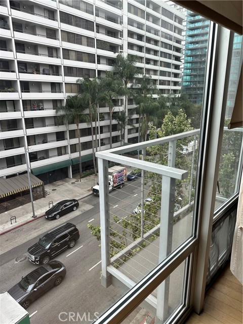 645 W 9th Street, Los Angeles CA: https://media.crmls.org/medias/c2cc3781-c6e9-41b0-b469-4f893d97c6f8.jpg