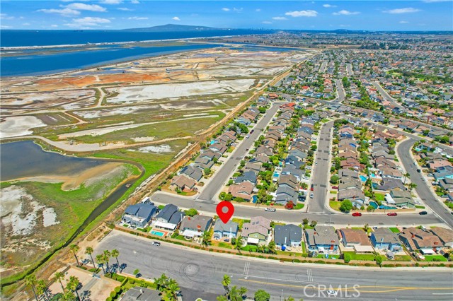 18202 Foss Lane, Huntington Beach CA: https://media.crmls.org/medias/c2cd9e3f-b013-43be-ab2c-a2d793966be8.jpg