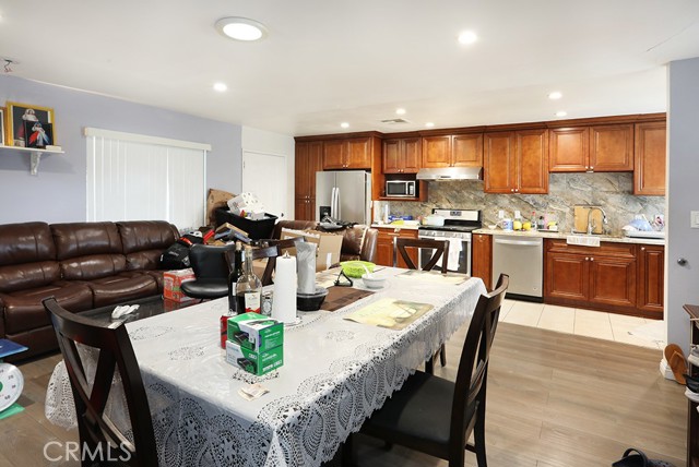 Detail Gallery Image 4 of 20 For 9121 Reading Ave, Westminster,  CA 92683 - 4 Beds | 2 Baths