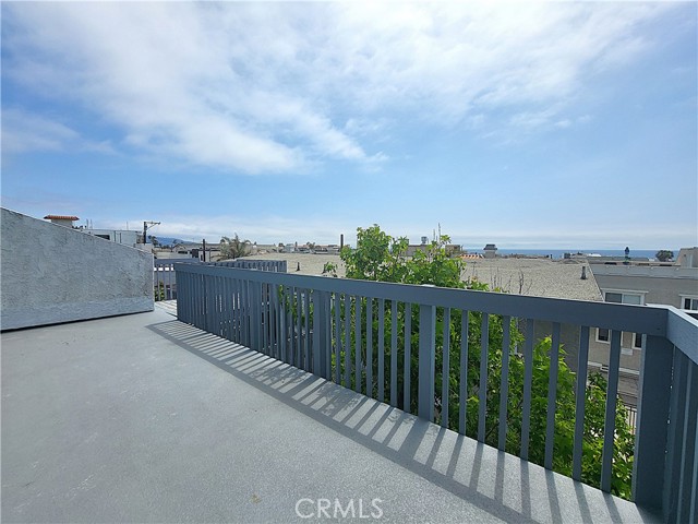 Detail Gallery Image 6 of 39 For 161 Monterey Bld a,  Hermosa Beach,  CA 90254 - 3 Beds | 2/1 Baths
