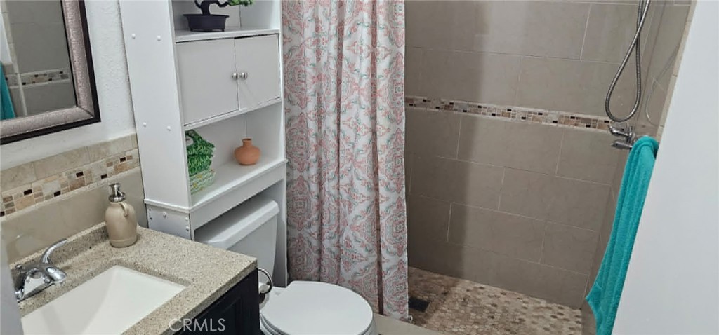 https://media.crmls.org/medias/c2ce41d0-185c-40d7-9a0d-c2a1316ceeba.jpg?preset=X-Large