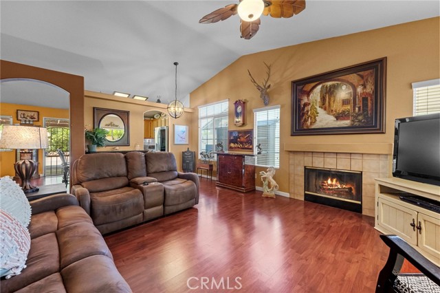 Detail Gallery Image 10 of 55 For 15070 Spring, Fontana,  CA 92335 - 5 Beds | 2 Baths