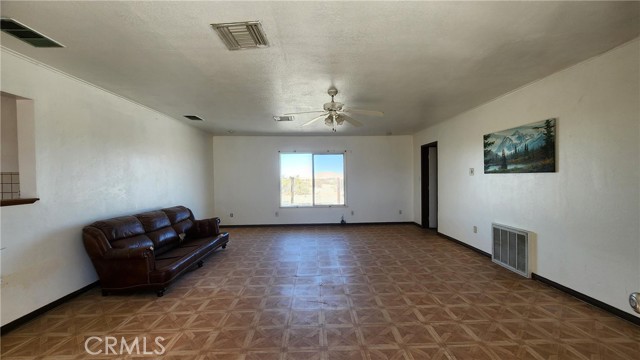 Detail Gallery Image 9 of 12 For 18597 Saint Basil, Adelanto,  CA 92301 - 2 Beds | 1 Baths