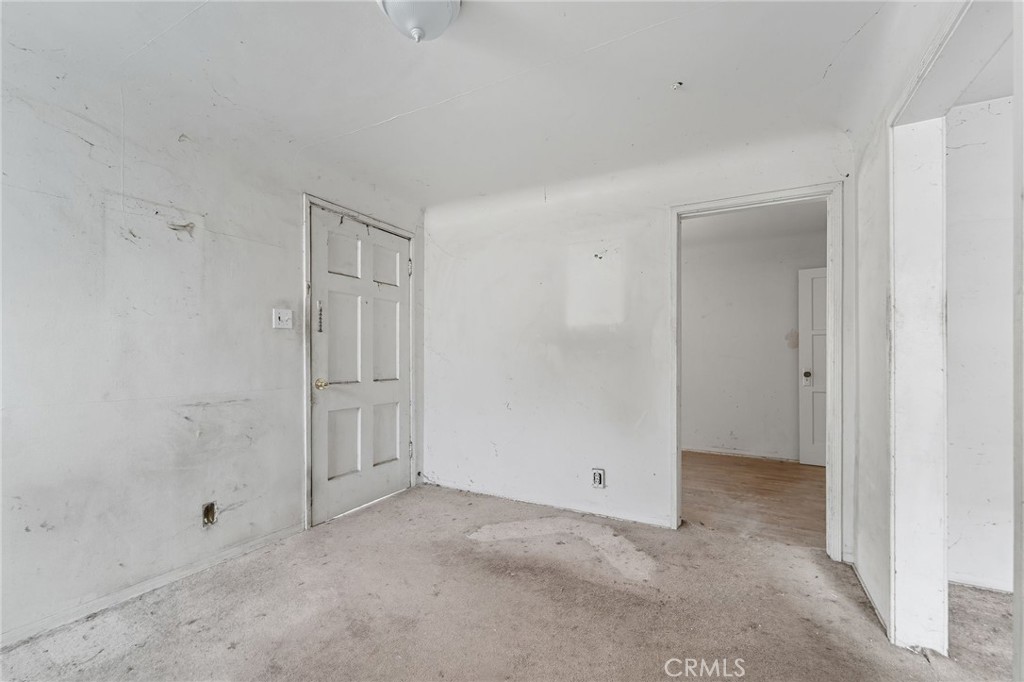 https://media.crmls.org/medias/c2cf522c-f057-482e-b4bf-1095f7bb6e41.jpg?preset=X-Large