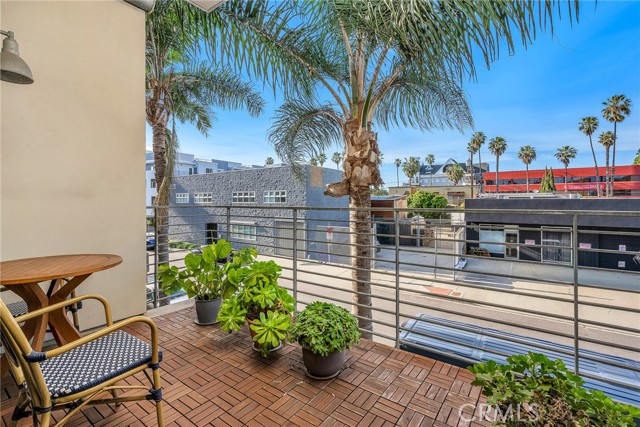 Detail Gallery Image 8 of 21 For 13320 Beach #202,  Marina Del Rey,  CA 90292 - 2 Beds | 2 Baths