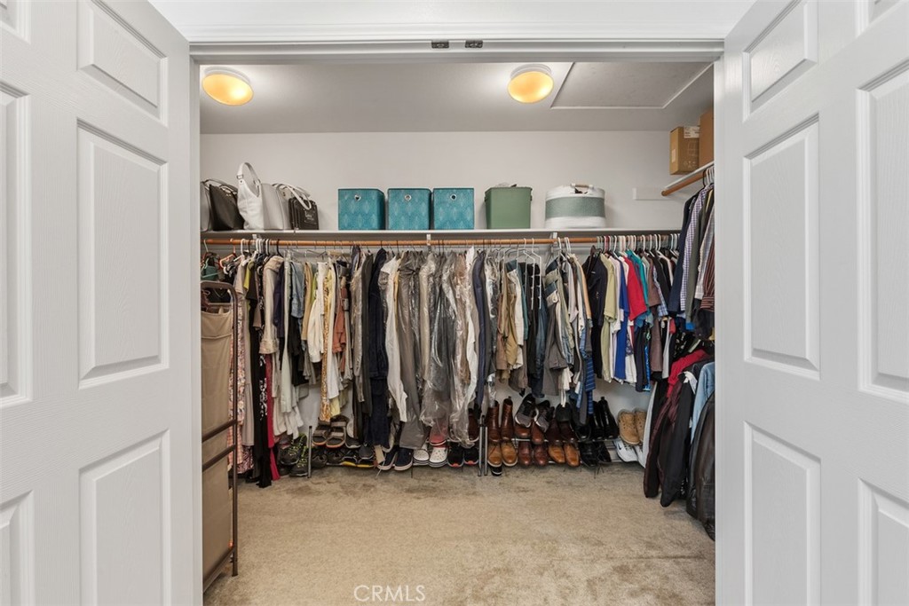 https://media.crmls.org/medias/c2cfff6c-8c03-4e75-88c0-5f95ead0b152.jpg?preset=X-Large