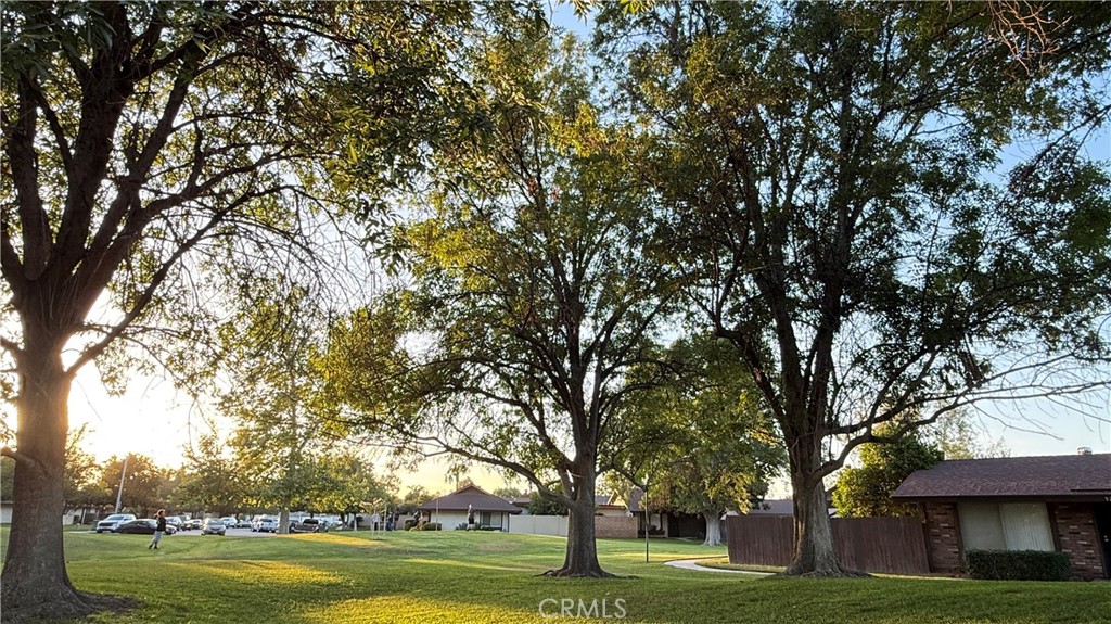 https://media.crmls.org/medias/c2d073a8-d22c-48a8-8c8a-cf1f6a155da6.jpg?preset=X-Large
