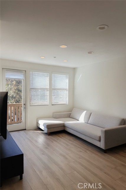 Detail Gallery Image 3 of 20 For 2829 W Edinger Avenue, Santa Ana,  CA 92704 - 4 Beds | 3 Baths